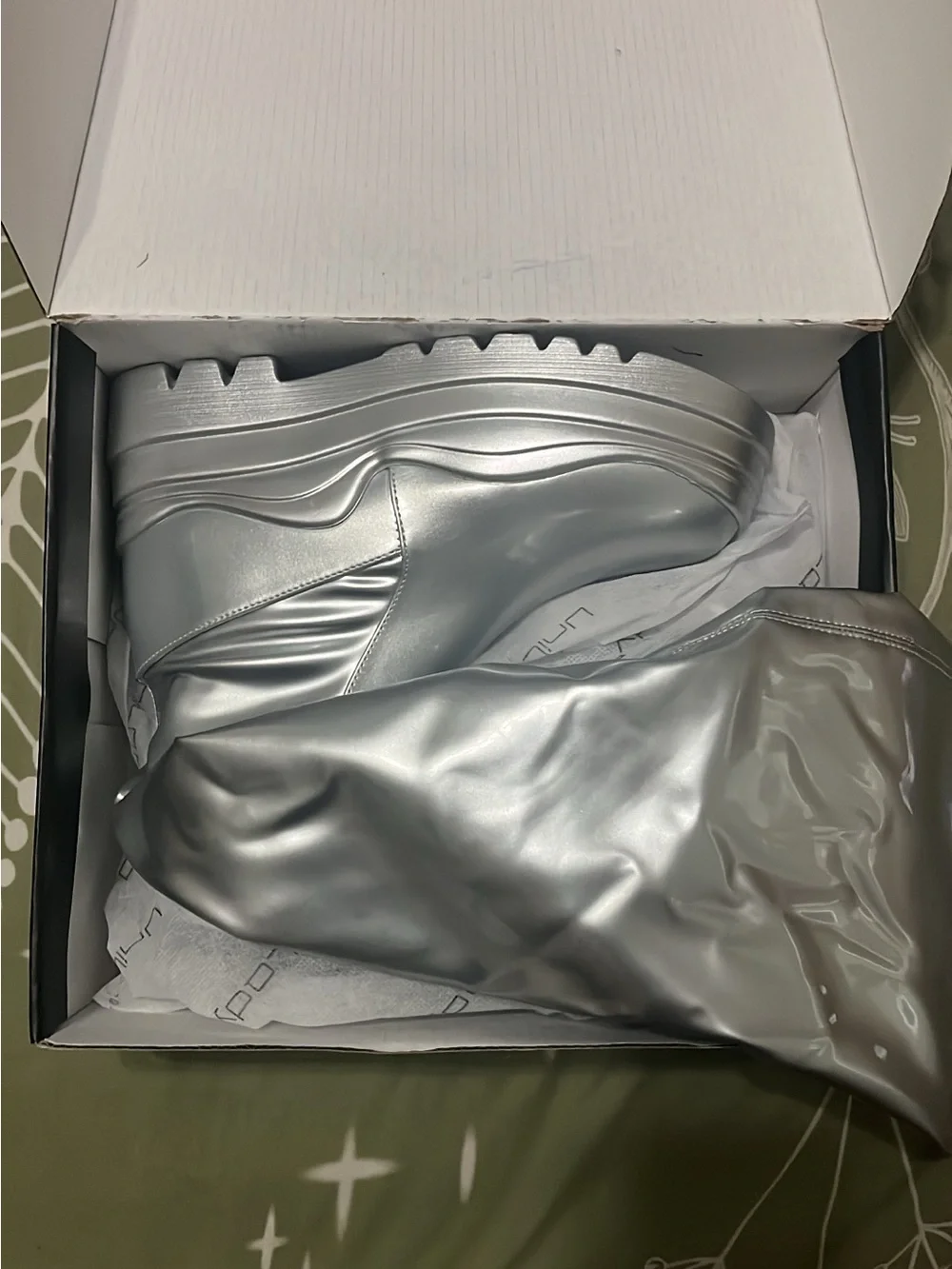 UNILADY CITY-2 Silver Metallic Over The Knee Lug Sole Boots Size 7.5 NIB